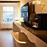 Ams Suites